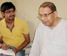 अच्युतानंद मिश्र के साथ अशोक कुमार