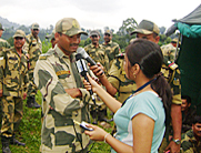 बीएसएफ जवानों संग आरजे