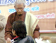 संजय तिवारी को पुरस्कृत करते नामवर सिंह