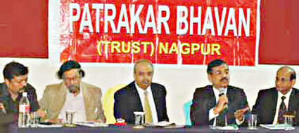 मीडिया वर्कशाप में मंचासीन अतिथि