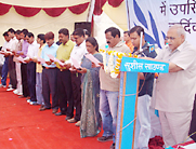 हरिद्वार के जिला प्रेस क्लब के पदाधिकारी शपथ लेते हुए