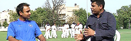 अमित मिश्रा से बात करते राजीव मिश्रा