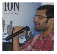 छात्र-छात्राओं को प्रशिक्षित करते भड़ास4मीडिया के एडिटर यशवंत सिंह.