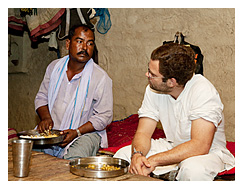 श्रावस्ती के गांव में रात का भोजन करते राहुल