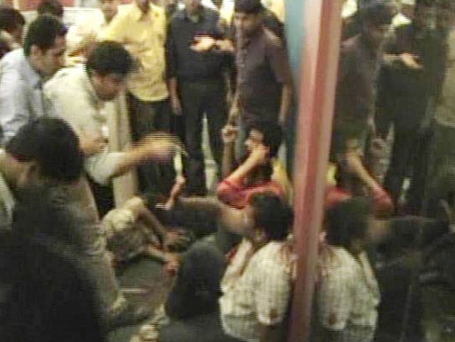 आईबीएन के मुंबई आफिस पर हमले की एक तस्वीर