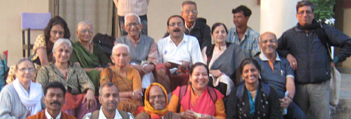 नर्मदा यात्रा पर निकलने से पहले टीम की ग्रुप फोटो.