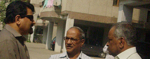 संतोष भारतीय और मंगलेश डबराल.