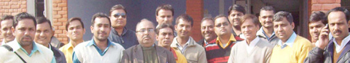 मधुबन प्रकरण में पुलिसिया कार्रवाई का विरोध दर्ज कराने लघु सचिवालय पहुंचे पत्रकार।