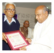 हरिनारायण का सम्मान