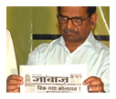 सांध्य दैनिक 'जांबाज़' का विमोचन करते शेष नारायण सिंह