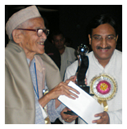 सम्मानित होते मान सिंह रावत.