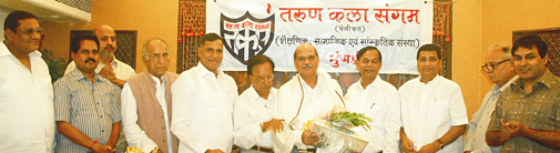 फोटो-(बाएं से दाएं) धनपत जैन, डॉ.राजेंद्र सिंह, अभय नारायण त्रिपाठी(IFS), वरिष्ठ पत्रकार नंदकिशोर नौटियाल, मुम्बई प्रदेश कांग्रेस अध्यक्ष कृपाशंकर सिंह, नवनीत के सम्पादक विश्वनाथ सचदेव, नवभारत टाइम्स के सम्पादक शचींद्र त्रिपाठी, पूर्व निर्वाचन आयुक्त नंदलाल जी, संस्थाध्यक्ष चित्रसेन सिंह, मुम्बई के सूचना आयुक्त रामानंद त्रिपाठी, समारोह संचालक कवि देवमणि पाण्डेय।