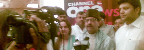 रोजा इफ्तार पार्टी में अमर सिंह के साथ बाएं जया प्रदा