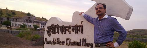 विवि परिसर में बने मुंशी प्रेमचंद मार्ग से गुजरते हुए ऐसा महसूस होता है जैसे आप मसूरी पर चढ़ाई की शुरुआत कर रहें हों. विवि परिसर में बने मुंशी प्रेमचंद मार्ग से गुजरते हुए ऐसा महसूस होता है जैसे आप मसूरी पर चढ़ाई की शुरुआत कर रहें हों.