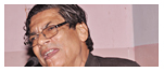 कविता पाठ करते वीरेन डंगवाल