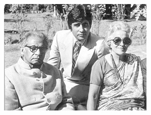 तेजी बच्चन, हरिवंश राय बच्चन और बीच में अमिताभ बच्चन