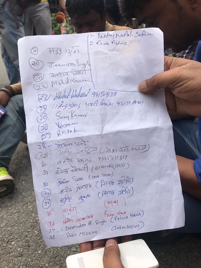 https:__4.bp.blogspot.com_-MzWhLtAgFwk_WcdvNPOZ0iI_AAAAAAAAJqc_ER_xsc3Ef4UYkbfvMCNkYU259A-Vf1AeQCLcBGAs_s1600_dharna111 | No. 1 Indian Media News Portal