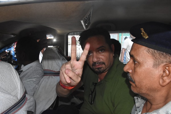 arup_arrest_pictures111 | No. 1 Indian Media News Portal