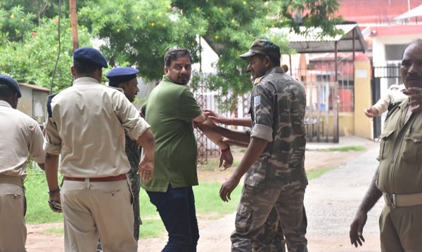arup_arrest_pictures111111 | No. 1 Indian Media News Portal