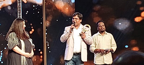 manoj_bhaauk_samman1 | No. 1 Indian Media News Portal