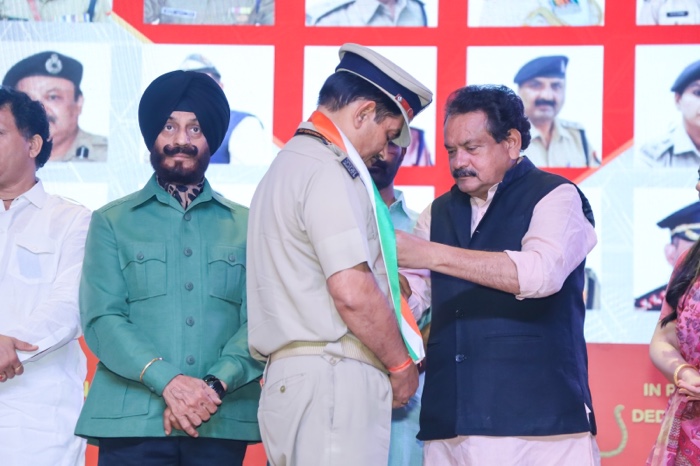 cbff7b49-dafc-4d6a-a285-3c4ce285c385.jpg | No. 1 Indian Media News Portal