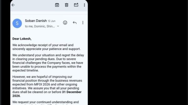 Tweet by Lokesh Nirwal sharing a screenshot of an email about delays in payments and a tentative timeline, with hashtags #JusticeForEmployees #KrishiJagran.