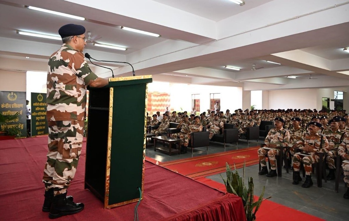 itbp | No. 1 Indian Media News Portal Uniformed officer in camouflage speaks from a green podium to rows of soldiers in a conference hall.